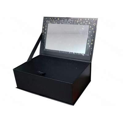 Dorleac Kit Maquillaje Divas Golden, Contiene: Iluminador Liquido Dorado, Paleta 6 Sombras, Eyeliner Negro Glitter, Lapiz Ojos Negro Y Labial Rojo Mirror